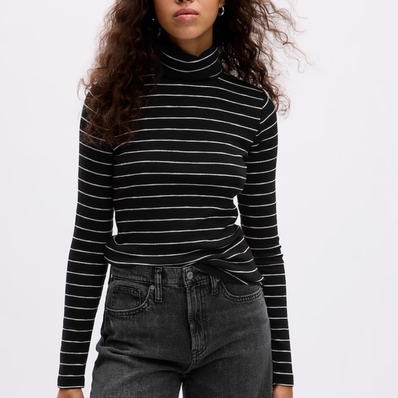 Black and white turtleneck gap - Picture 1 of 1